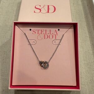 Stella & Dot Interlock Pendant necklace